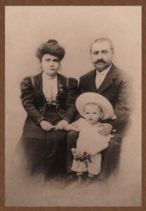 Lucera - Goduti Lorenzo, De Sabato Enrichetta Carmela e Goduti Giantommaso nel 1908 - Foto di Enrica Goduti