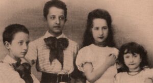 Lucera - I figlii di Federico De Peppo e Maria de Peppo Serena - da sx Ottavio, Alfonso, M. Antonietta e M. Giovanna