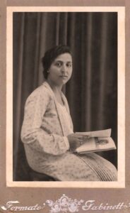 Lucera - La Rotonda Elisa, zia materna di Rosetta Sciarrillo (anni 30)