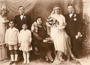 Lucera - Lamorgese Nicola e La moglie Masotti Maria con il figlio Rocco partecipano ad un matrimonio nel 1931