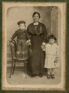 Lucera - Lioce Michelina (8.5.1889), Ruggiero Annina (Nunzia perchè è nata il 25.3.1913) e Ruggiero Francesco (Nenille, 8.3.1913)