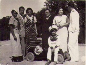 Lucera - Pesce Michele a sx, , Grasso Maria, Grasso Angela (mia nonna) e Di Salvia Antonio (mio nonno) - Foto di Angelo Di Salvia