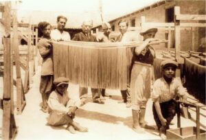 Lucera - Sacco Nicola e dipendenti Molino Sacco (anni 30)