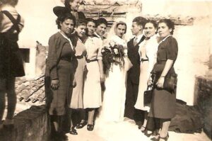 Lucera - Sassi Annita, Maria, Giuseppina e Enrica, Antonietta Cifald e Ninetta Faccilongo al matrimonio del cugino Beniamino Faccilongo nel 1939
