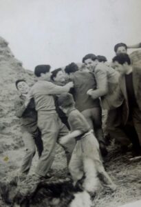 Lucera - De Nicola Gino , Longo Pasquale (detto Wiliam), Petitti Michele, Lovino Armando e Conte Bruno ed altri ancora nel mucchio, lunedii in Albis
