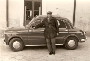 Lucera - Bucci Mario, autista, con la sua automobile