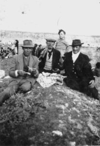 Lucera - Esposito Giacomo (a dx il mio bisnonno) - Pasquetta al Castello nel 1950 - Foto di Marco Mancano