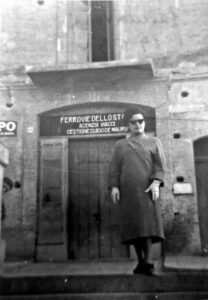 Lucera - Mia mamma a Piazza del Popolo nel 1950 - Foto di Vincenzo Ippolito