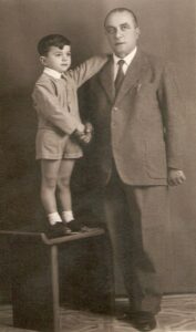 Lucera - Lamorgese Nicola con il nipote Nicola, figlio di Rocco nel 1954 - Foto fornita dalla famiglia Lamorgese