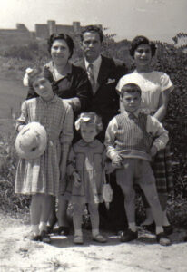 Lucera - Bottone Nicola, Enrica Sassi, Cristina, Elisa, Rosaria e Vincenzo nel 1957