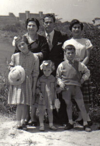 Lucera - Bottone Nicola, Enrica Sassi, Cristina, Elisa, Rosaria e Vincenzo nel 1957