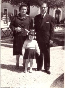 Lucera - I miei genitori e mia sorella in piazza del Carmine nel 1957- Foto di Notarstefano Tommaso