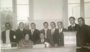 Lucera - Ferrara Roberto (2° da sx) ,Tonino Manna (3°), EnzoPalumbo, l'ultimo inpiedi a dx Pilla, seduta accanto al Presidente di seggio mia moglie Anna Di giovine - Foto di A. Lovino