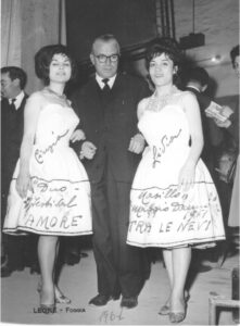 Lucera - Preziuso Salvatore, le sorelle Nasillo interpreti del brano "Amore fra le nevi" (Musica di Salvatore Preziuso - Versi di Enrico Venditti) - Festival Maggio Dauno nel 1961