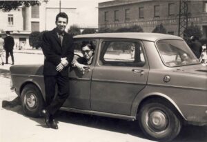 Lucera - Patruno Leopoldo nella PRINZ NSU con Franco Cetola, in Piazza Matteotti nel 1965