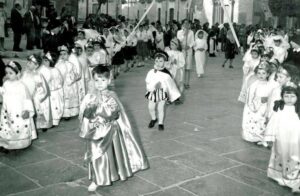 Lucera - Maffulli Vincenzo, in primo piano, Corpus Domini del 1965 - Foto di Vincenzo Maffulli
