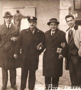 Lucera - Polito Peppino con Pasquale Forte, Augusto Ciliberti e Antonio Di Muro in Piazza Duomo negli anni 70 - Foto fornita da Antonio Granieri