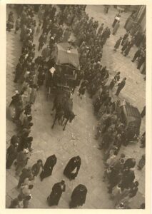 Lucera - Sica Costanza - Il corteo ha appena lasciato corso Garibaldi il 25-04-51