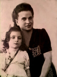Lucera - Spatola Maria, mia mamma con mia cugina Anna Spatola, anni 40 - Foto di Filippo Tammaro