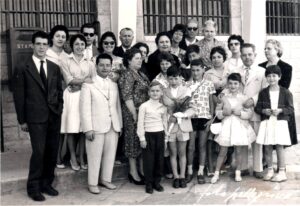 Lucera - Montanaro Lino, Prima Comunione, anni 70, con N. Massariello, A. Urbano, A. Montanaro, M. Pasciuti, la Sig.ra Urbano - Carmine. e L. Impagnatiello