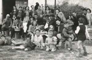 Lucera - Con zia Elena, A. Montuori, Zio Pasqualino, Zio Gino, zia Gilda, De Vivo Turillo., zia Netta, zia Nanna, zia Lilina, Zia Maria, zio Mario e Mamma - Foto di Roberto Toriello.