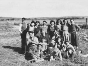 Lucera - Con zio Mario, zia Nanna, zia Elena, zia Netta, zia Lilina, A.Montuori e zia Gilda - Foto di Roberto Toriello