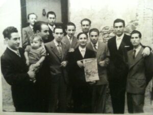 Lucera - Mio padre (a sx con il bambino) - Catapano (a dx con la mano sulla spalla di Vincenzino Forte - Foto di Nicola Iannaccone