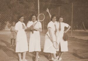 Lucera - Amiche - Foto di Roberto Toriello