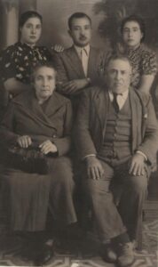 Lucera - Carapelle Nicola e Rosa con Modestina, mia madre, Rosa D'Apollo, Antonio, Nicola Carapelle e Gina Foto di Francesco Antonio Romice