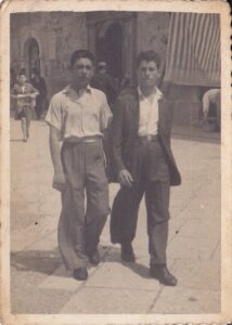 Lucera - Carapelle Nicola figlio di Giuseppe e Olga, con un suo amico, nel 1943 - Foto di Simona Carapelle