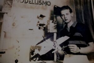 Lucera - Catapano Giuseppe, primo aeromodellista di Lucera e dintorni nel 1949 - Foto di Arturo Di Benedetto
