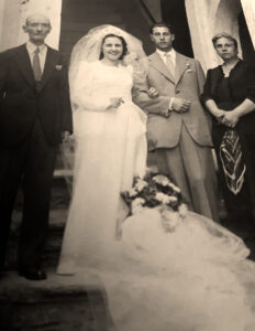 Lucera - Gesumundo Gerardo e Bortone Rosaria nel 1945 - Foto di Maria Antonietta Gesumundo