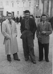 Lucera - Ieluzzi Amedeo, mio padre in Piazza Duomo nel 1946 - Foto di Rosaria Ieluzzi