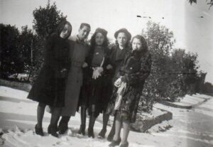 Lucera - Mio padre, mia madre con le sue cugine Damiani a Febbraio 1941.