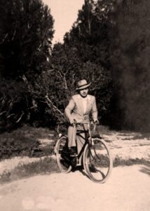 Lucera - Olivieri Michele, mio nonno. Villa comunale 15-04-1942 - Foto di Monica Frieri