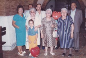Lucera - Ristorante la Contessina- 1986 In primo piano Valeria Iliceto con Iris Regoli, IIliceto Ascanio, Antonio, Raffaele, Sassi Giuseppina, Annita e Maria