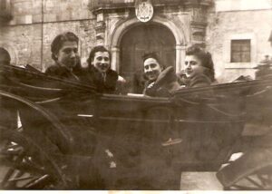 Lucera - Sassi Maria e Giuseppina al corteo nuziale di Iliceto Raffaele e Annita Sassi nel 1940