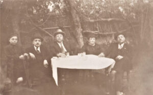Lucera - Testa Mario ed Emanuele da sx , Del Giudice Eugenio e Luigi con consorte nel 1925 - Foto fornita da Armando Testa