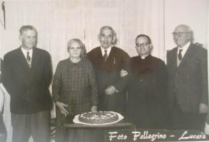 Lucera - Nozze d'oro dei nonni materni, il sacerdote è don Eduardo Di Giovine. - Foto di Paolo e Rosaria Bonghi