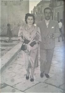 Lucera - I miei nonni a passeggio nella via che porta a piazza San Giacomo - Foto di Estella Gallegati
