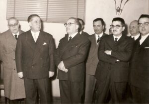 Lucera - Circolo Unione 1959 - Conferimento al Sottosegretario Alfonso De Giovine della Medaglia doro del sodalizio - Da-sinistra:-3° Senatore Alfonso De Giovine, 4°-Dr. Mezzino, Dr. Francesc Colapietra