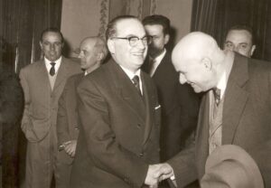 Lucera - Circolo Unione 1959 - Conferimento al Sottosegretario Alfonso de Giovine della Medaglia d'oro del sodalizio -Da sinistra: fratelli Calabria, Raffaele Lepore