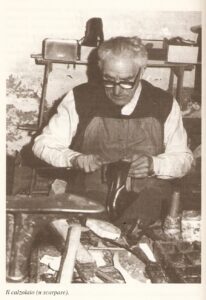 Lucera - Il calzolaio, anni 50 - - Foto ricavata dal libro I Mestieri di una volta (I mestire de 'na vote) di Raffaele Montanaro