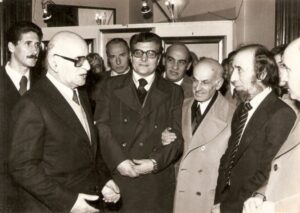 Lucera - Circolo Unione anni 70 - Mostra di pittura di Tommaso Granieri - Da sinistra: Giuseppe Ferosi, Mario Sansone, De Matteis, Mastrolilli, Tommaso Granieri