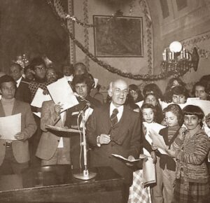 Lucera - Circolo Unione 1980 - Festa degli auguri - Il Presidente Giudice Giuseppe Mastrolilli presenta la Corale S. Cecilia