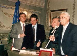 Lucera - Circolo Unione 1987 - Benedizione della Bandiera del sodalizio - Si riconoscono Vincenzo Bizzarri, Avv. Mario Palumbo, Avv. Visciani, presidente dott. Ettore Mezzino