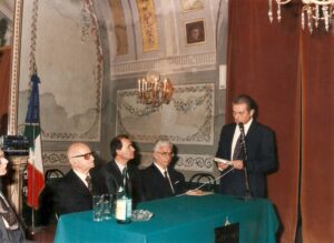 Lucera - Circolo Unione 1990 - Consegna targa ricordo - Prof. Sansone, sindaco Melillo, Dr. Calabria, Vincenzo Bizzarri
