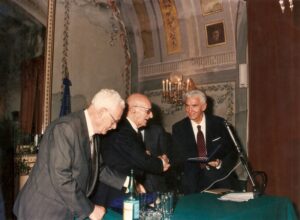 Lucera - Circolo Unione 1990 - Consegna targa ricordo - Prof. Sansone, Dr. Mezzino, Dr. Calabria