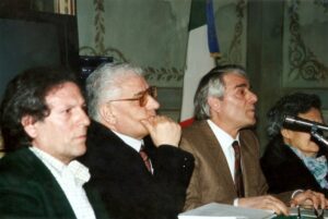 Lucera - Circolo Unione 1995 - Convegno 'Il Dialetto e i dialetti, una lingua da salvare' - Prof. De Matteis (al centro)