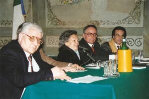 Lucera - Circolo Unione 1995 - Convegno 'Il Dialetto e i dialetti, una lingua da salvare' - Prof. De Matteis (in primo piano)